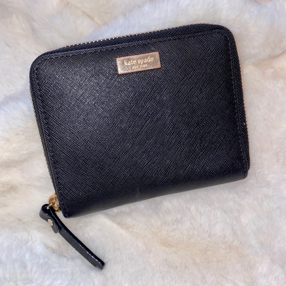 Lighty used kate spade wallet - Picture 1 of 4